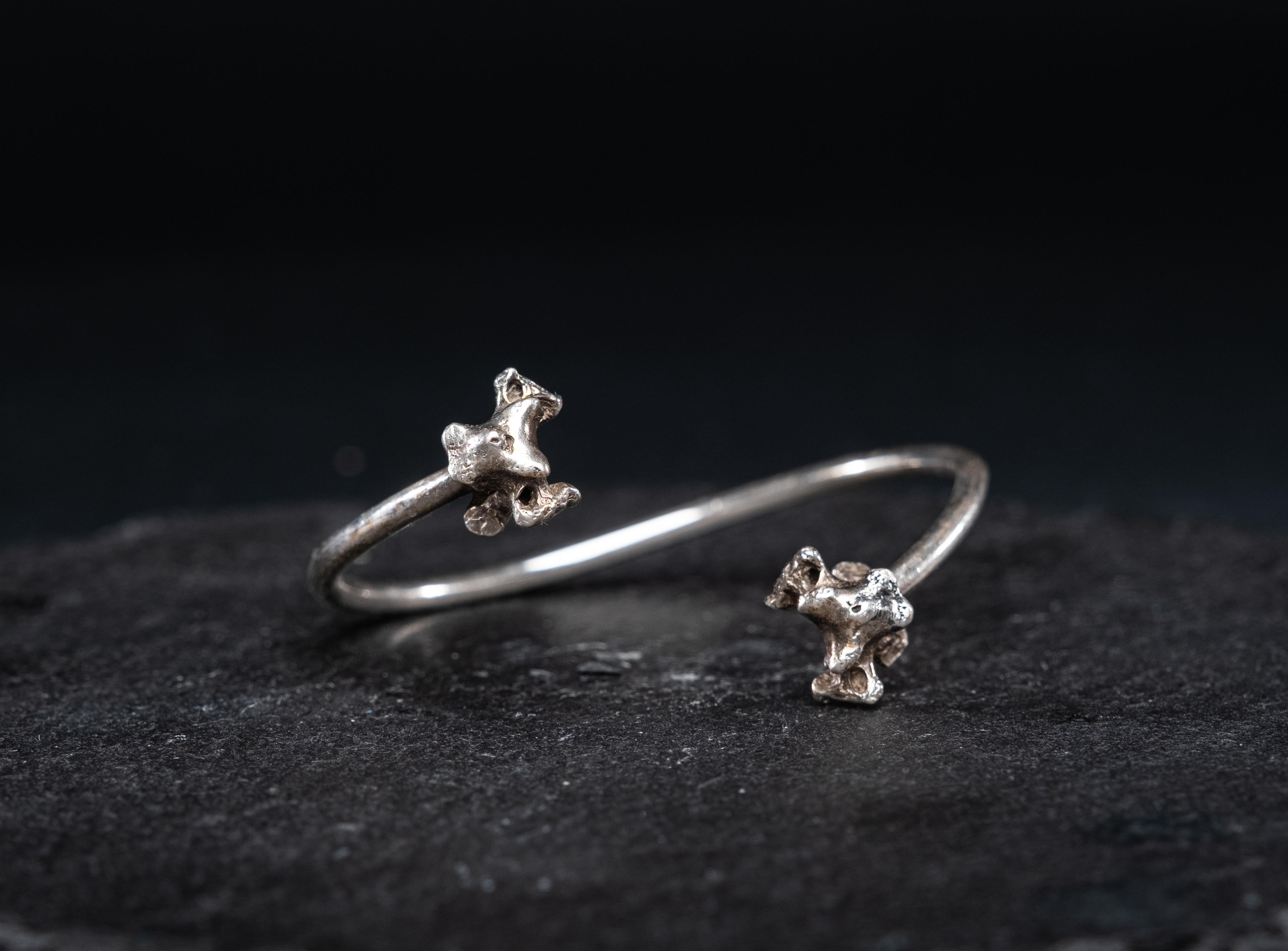 Vertebral - The 2V bracelet