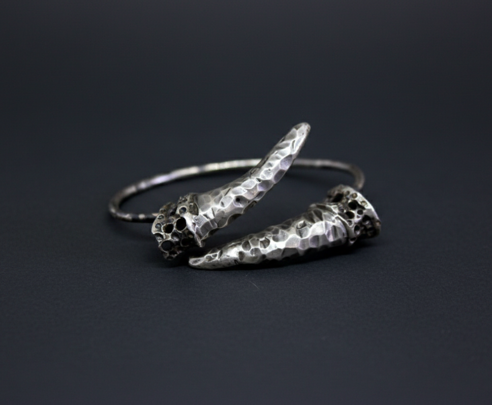 InGherat - The ear cover claws by UNDE