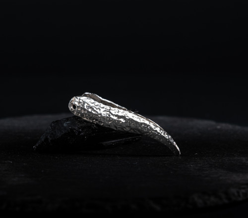 InGherat - The simple claw by UNDE