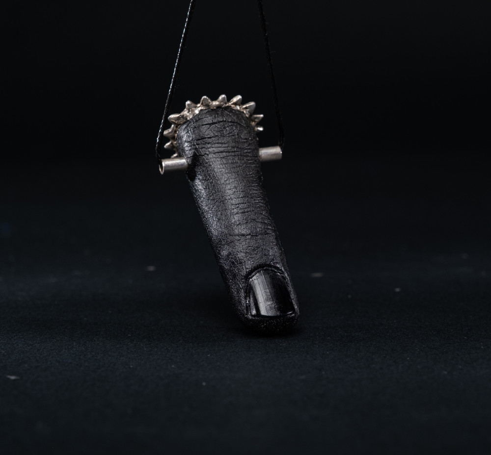 Men - The black finger by UNDE